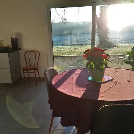 빌라 Maison Moderne Et Son Jardin Au Calme 샬랑